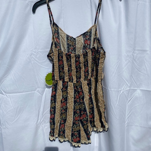 Romper - Picture 2 of 3